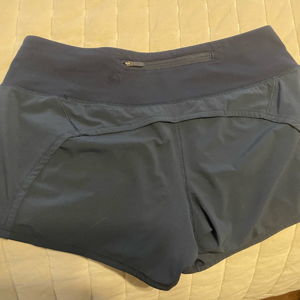 Lululemon speed up shorts size 6 EUC 4in inseam